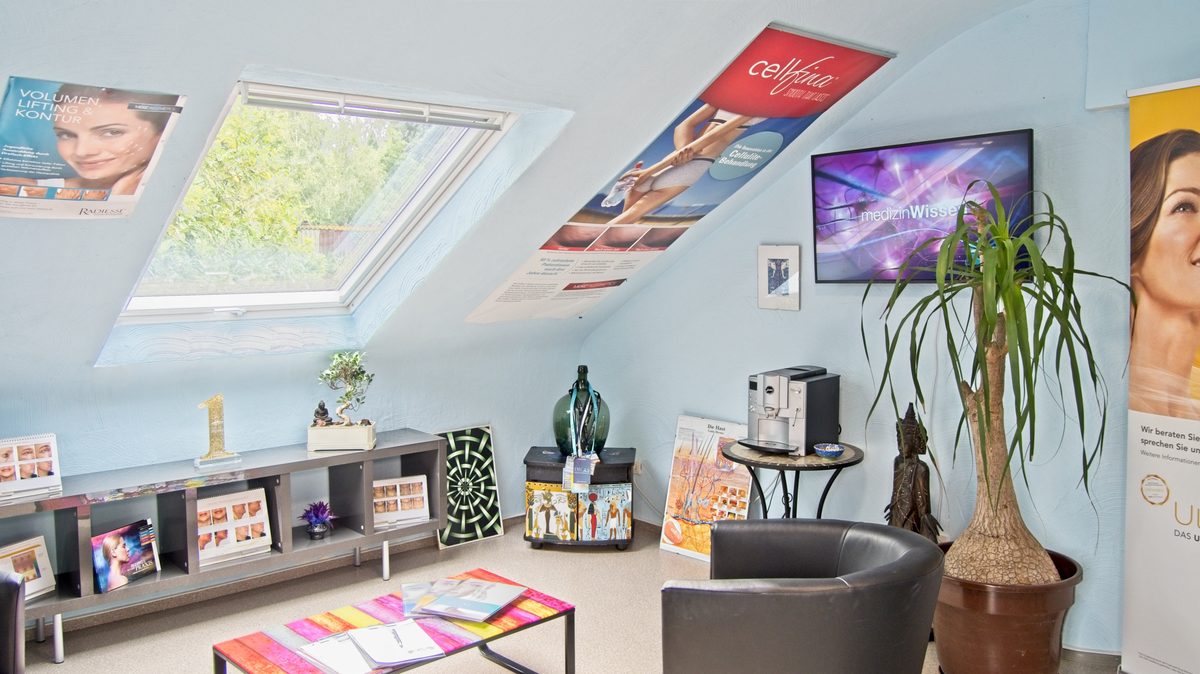 Wartebereich der Praxis für Schönheitsmedizin in Schwalbach